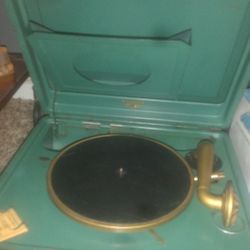 1949 Victrola Record Player. 