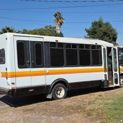 2003 Ford Econoline E350 Super Duty Passenger