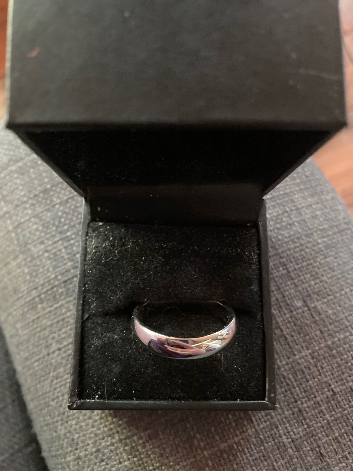 Mens 9.5mm Titanium Wedding Band