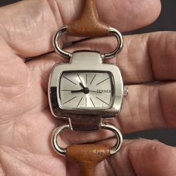 Vintage Turner Ladies Fashion Watch Horsebit Style Silvertone Case & Brown Leather Band, Snap Closure NEW BATTERY Works Perfectly 