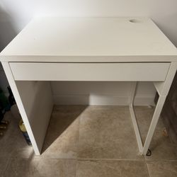 IKEA White desk Almost new