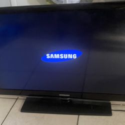 Samsung TV 50’ In.. SEND OFFERS