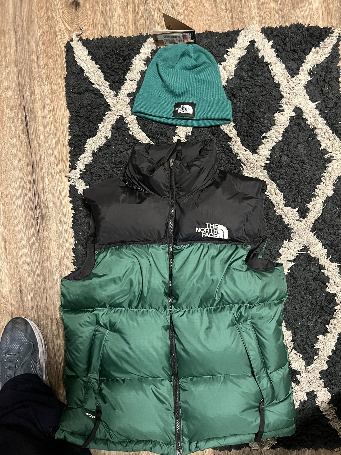 Brand new North Face Puffer Vest An New Scull Cap To Match
