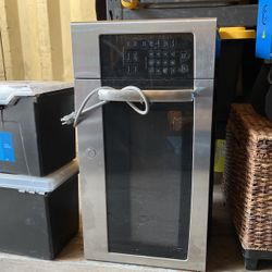 Microwave with vent fan works good make me an offer