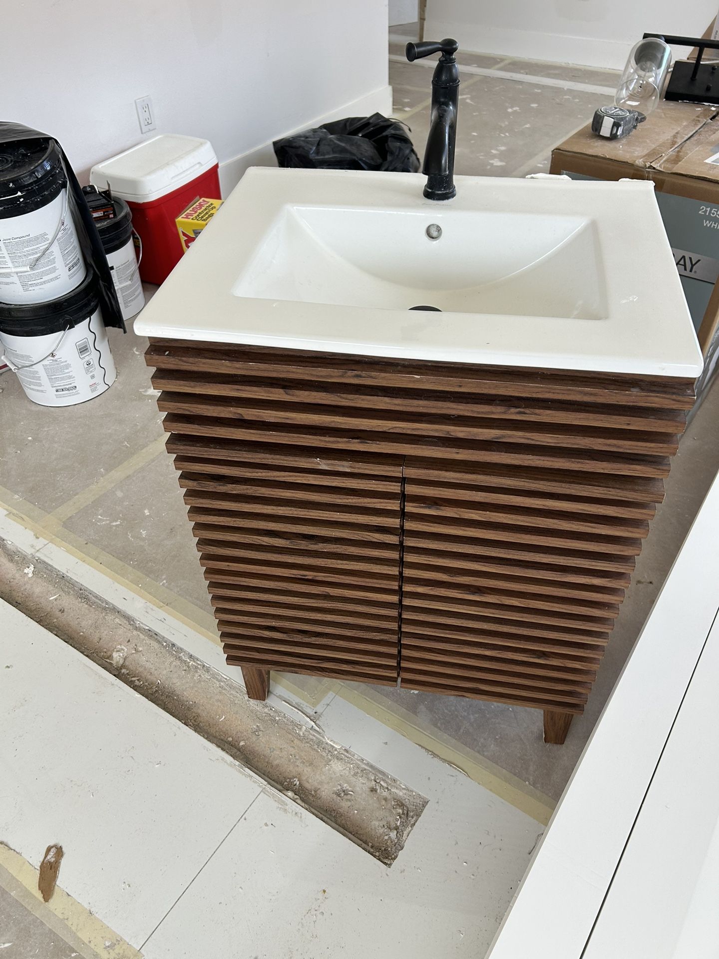 Vanity cabinet