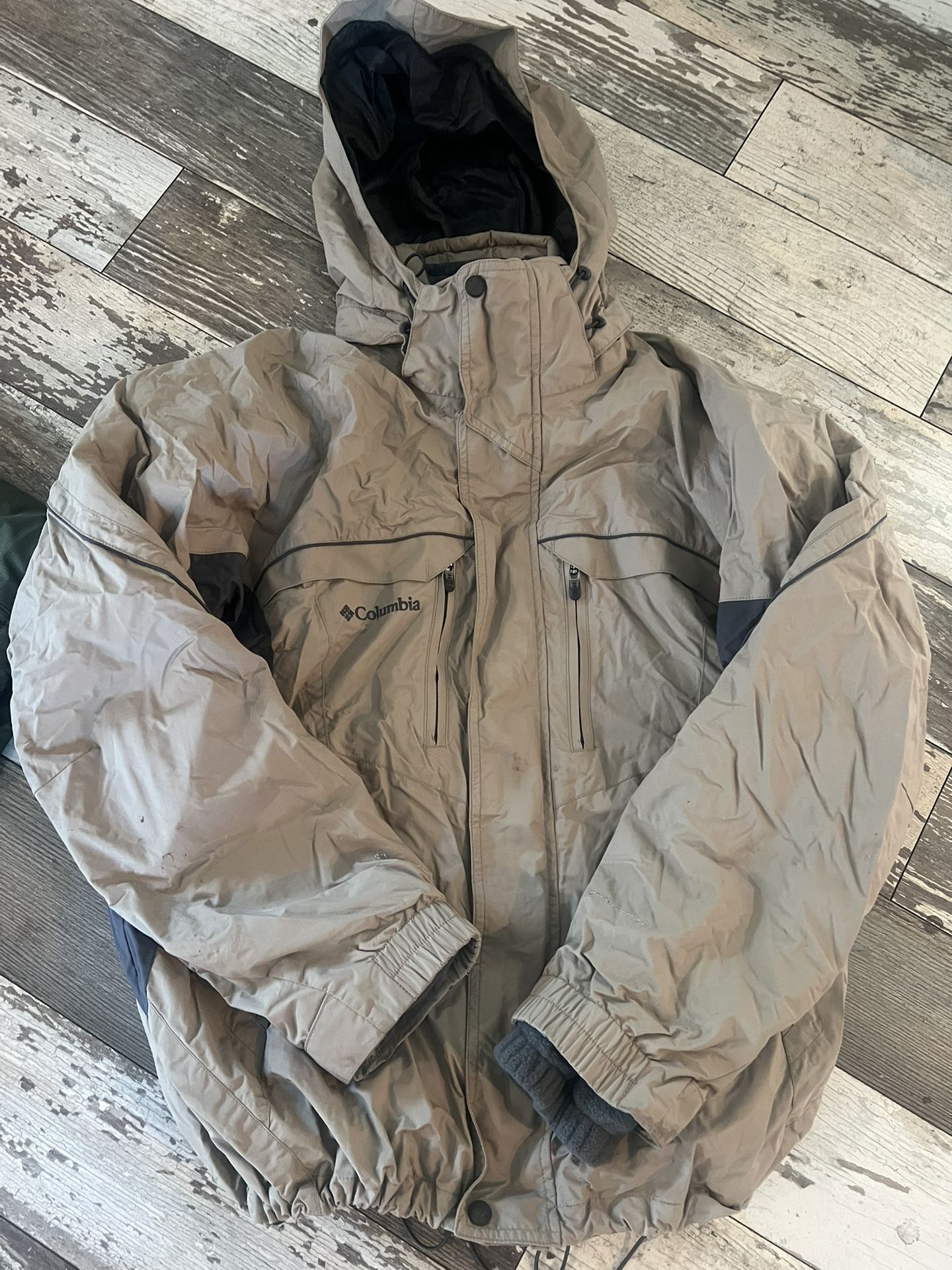 Men’s Columbia Jacket Size medium