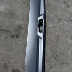 21 Sierra 2500 Upper Tailgate 