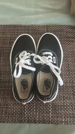 Vans Size 1 Low-Top Sneakers Black White - $13