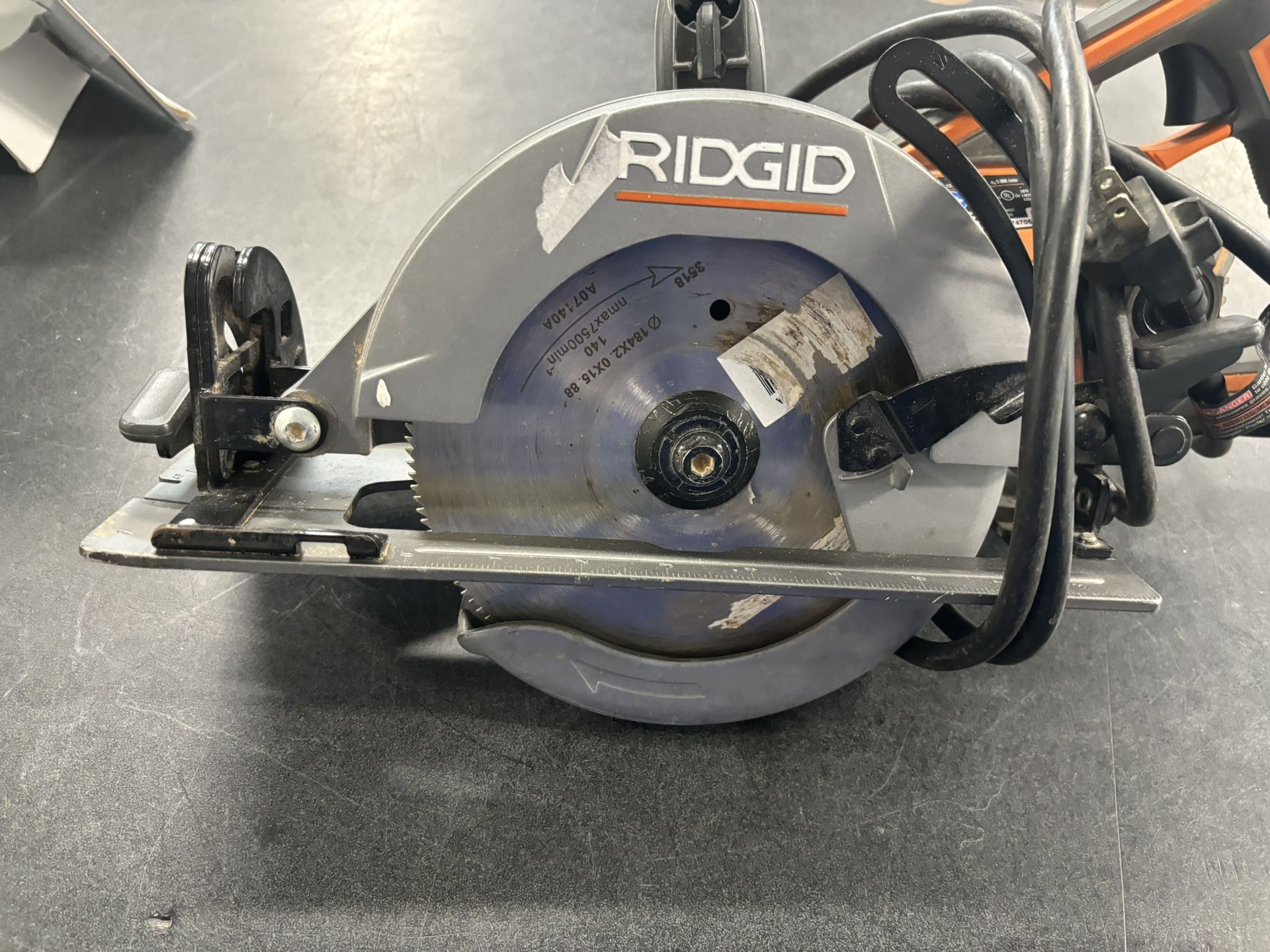 Rigid Electrical circular Saw R32104
