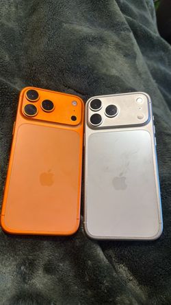 2 iPhone 17 pro max ( broken need to be fixed)