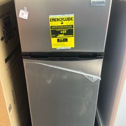 Frigidaire MINI FRIDGE. Brand New  7.5 Cu. Ft Brand New 