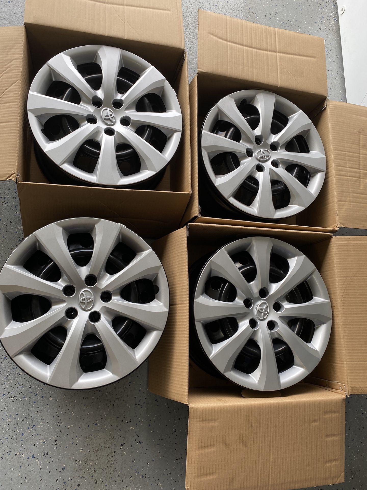 New Stock factory rims 16 and hubcaps