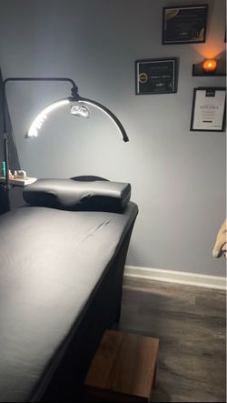 Bed for lashes or massage
