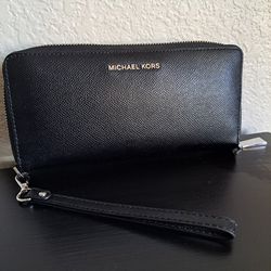 MICHAEL KORS Black Leather Wristlet Wallet 