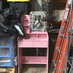 Hey Guys, This Is A Pink Vanity And If You Have A Kid That Needs It I’m Only Gonna Sell This For A Couple Thousand If You Could Buy This, This Would M