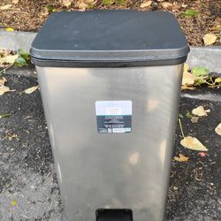 Mainstays Kitchen Trash Can, 13.2 Gallon Plastic Step Garbage Bin with Lid, Silver