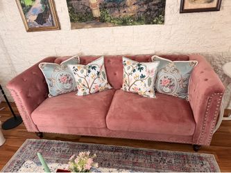 Pink Velvet Tufted Sofa – Excellent Condition