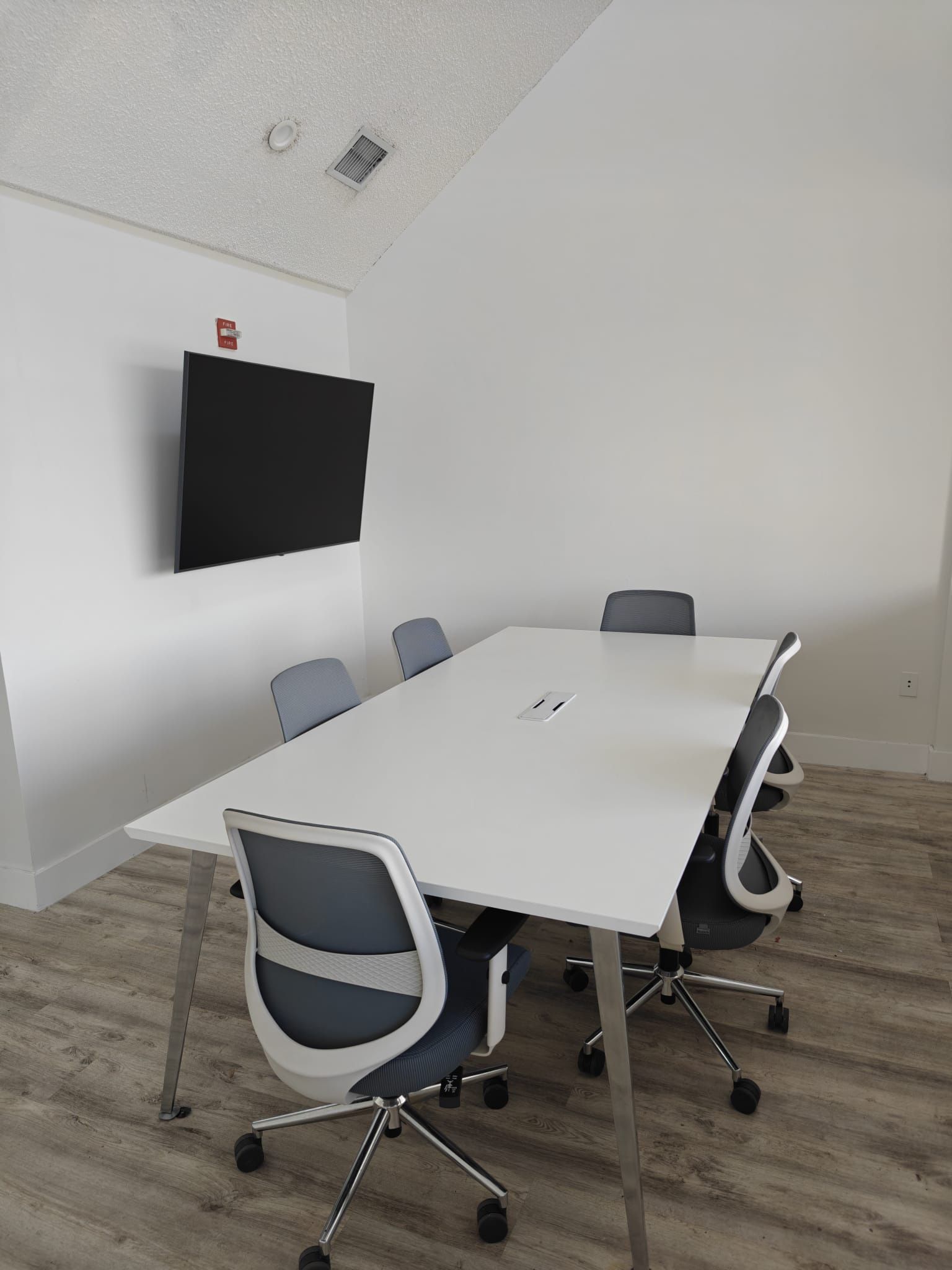 Amazing Condition Office Furniture Barely Used Designer & LG Television Office In A Box
