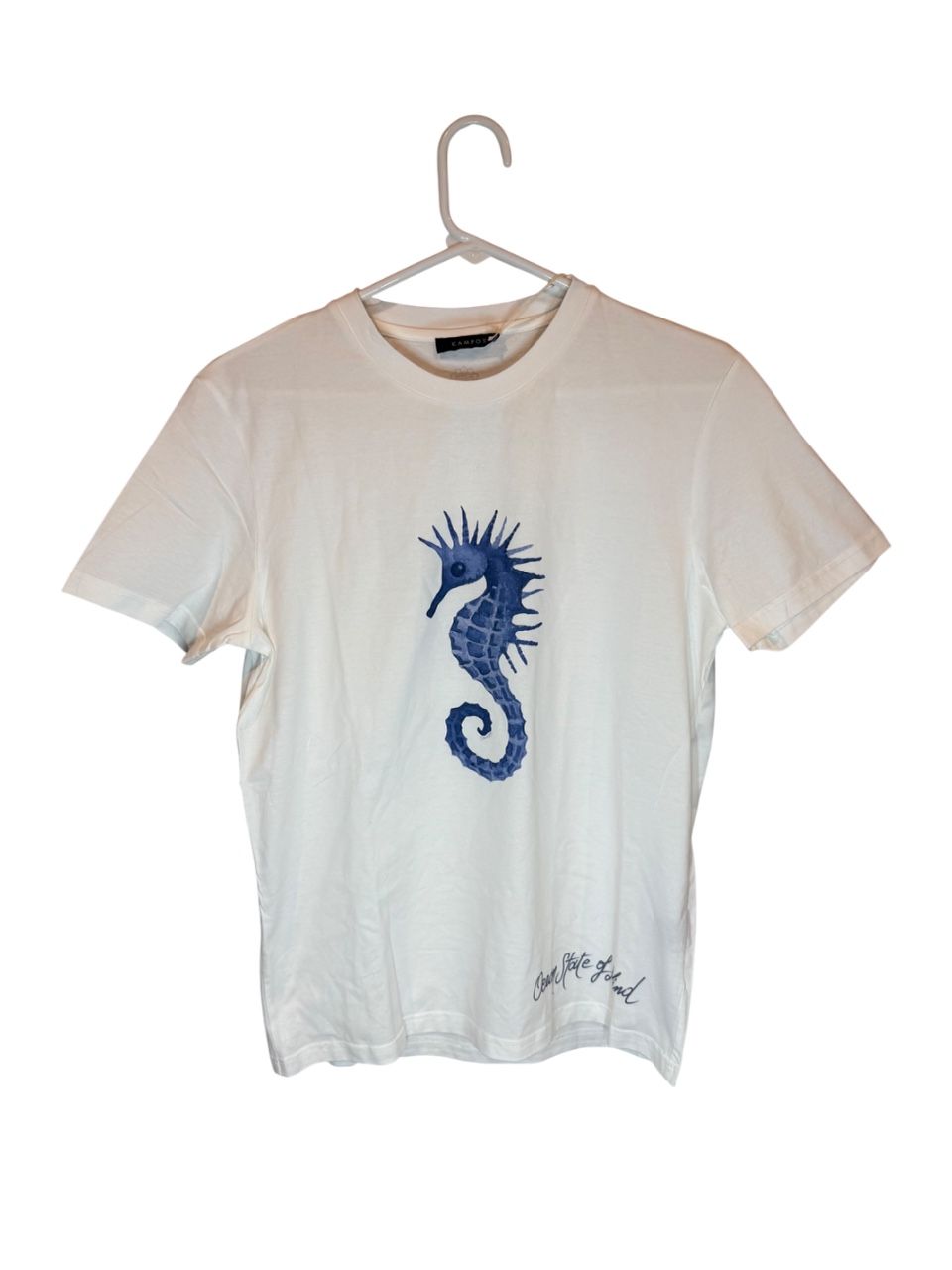 White Kampos T-Shirt with Blue Seahorse Design – Ocean-Explora Exclusive Graphic Tee Medium