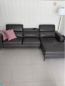 Modern Gray Sectional Sofa w/ Chaise – Adjustable Headrests