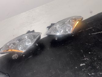 2012 Nissan Altima headlights