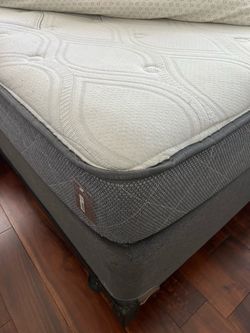 Queen mattress, high-quality, with boxspring and bottom metal frame included