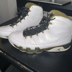 Size 12 Air jordan 9 retro statue