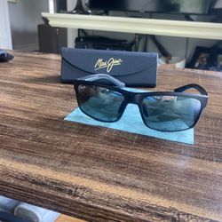 Red LV Sunglasses for Sale in Dallas, TX - OfferUp