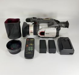 Canon XM1 PAL MiniDV 3CCD Digital Video Camcorder with Battery & Charger