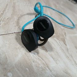 Bose Earbuds With Charger.