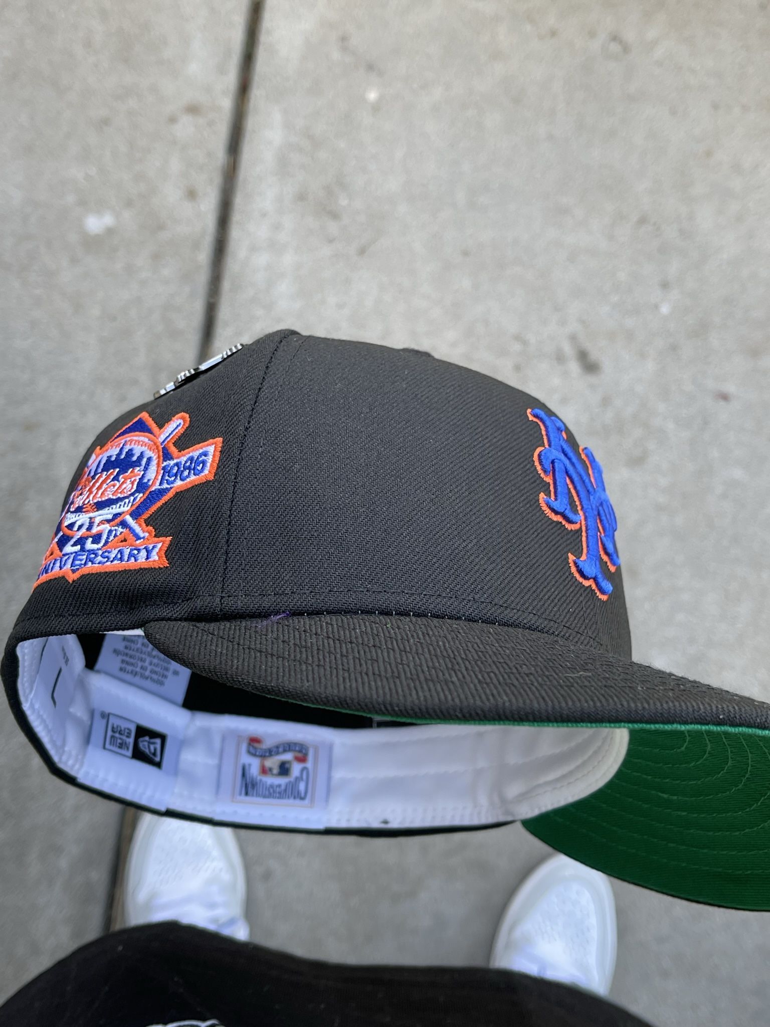 Hat Club Black Dome Los Angeles Dodgers Black And Green Visor Size 7 5/8  for Sale in Alhambra, CA - OfferUp