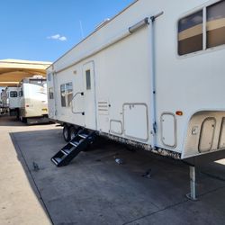 2008 Tahoe 33 Foot Toyhauler
