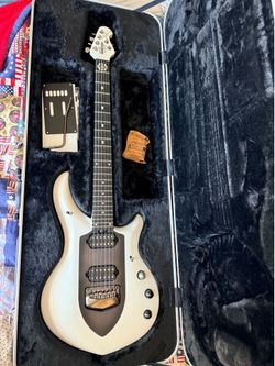 Ernie ball Majesty 2017 polar noir