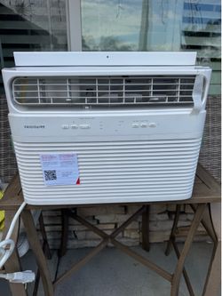 Frigidaire 8000-BTU Medium Room 115-Volt White Through-the-Wall Air Conditioner with Heater with Remote