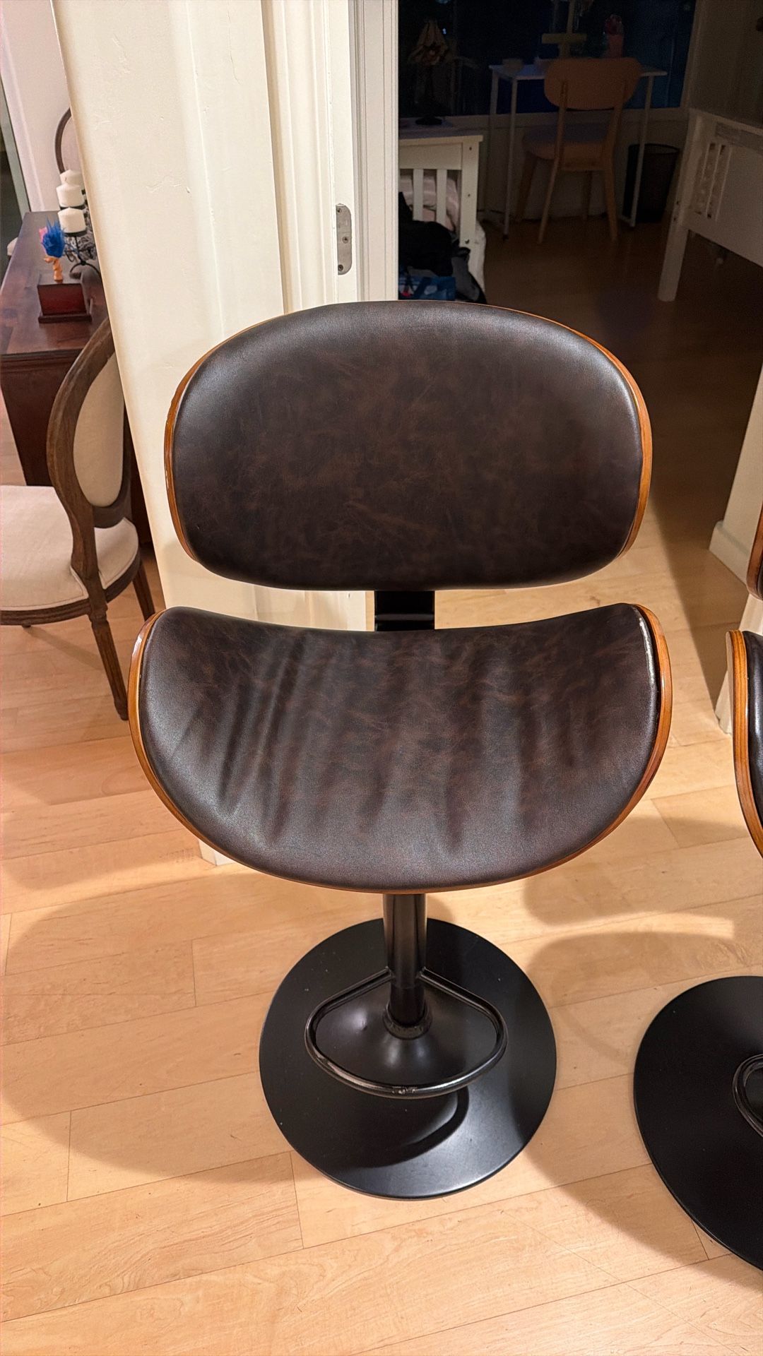 Countertop Barstools—-FREE