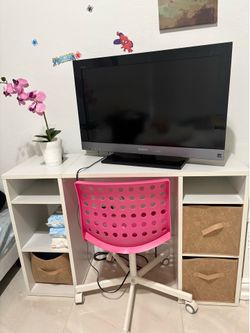 Computer desk with pick chair