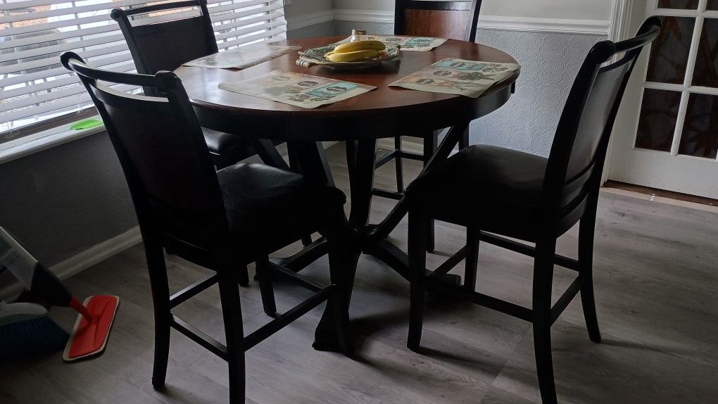 Dining room table and four chairs