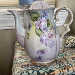 Antique Bavarian Coffee Pot with Hand-Painted Floral Design Reference Price $100 - $200 Grading: Very Good