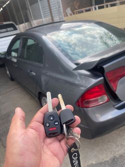 Car Keys N Remotes/ Llaves Con Control