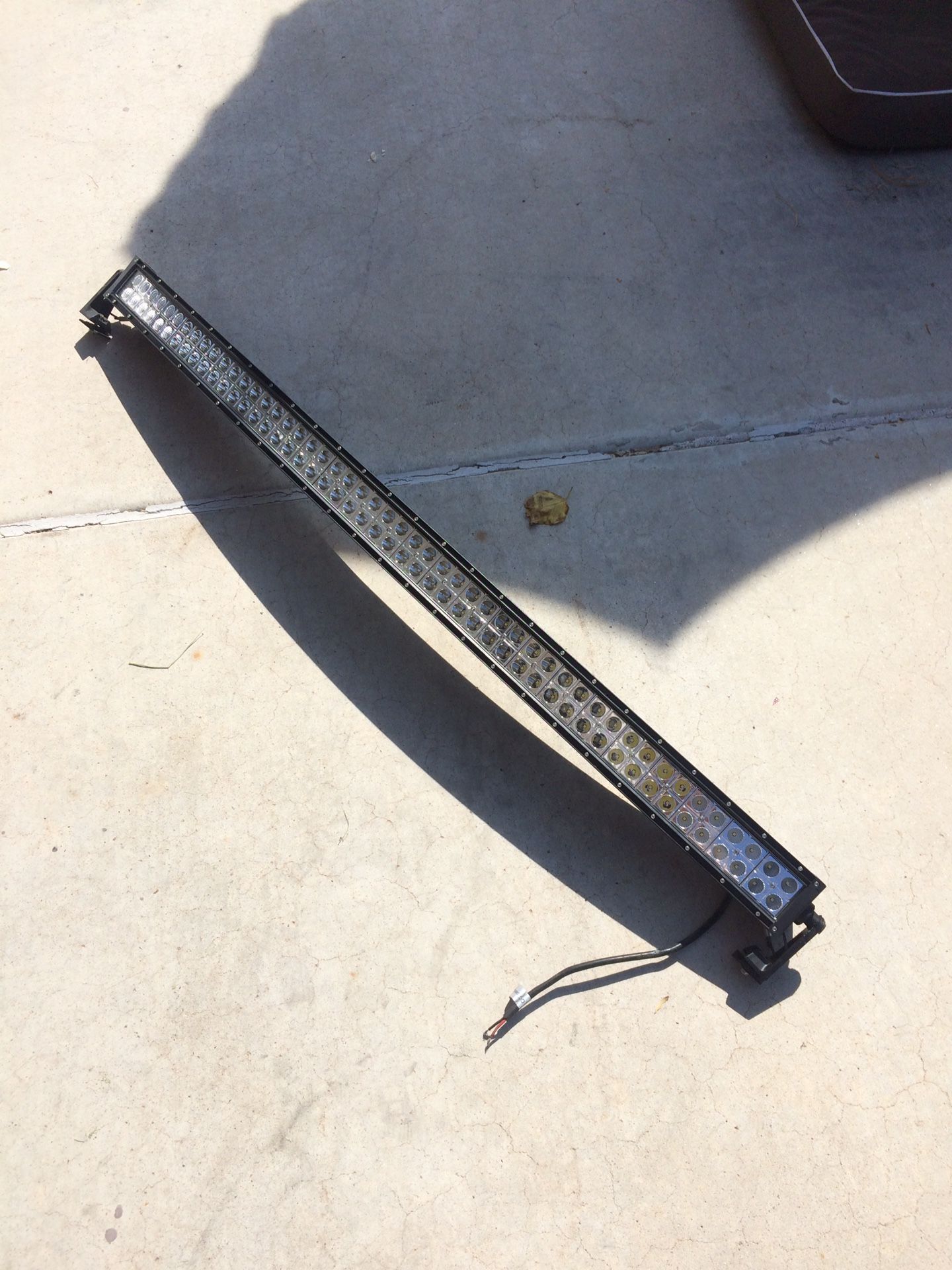 Curved 51” led light bar with mounts
