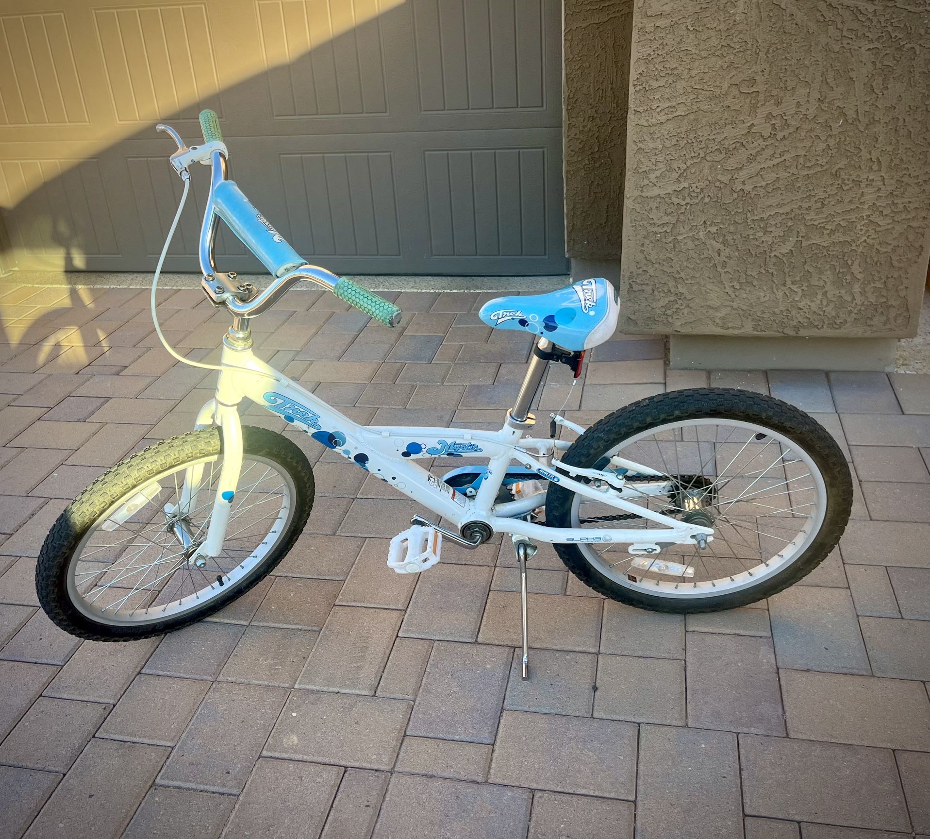 Girls 20” Trek Mystic Bicycle