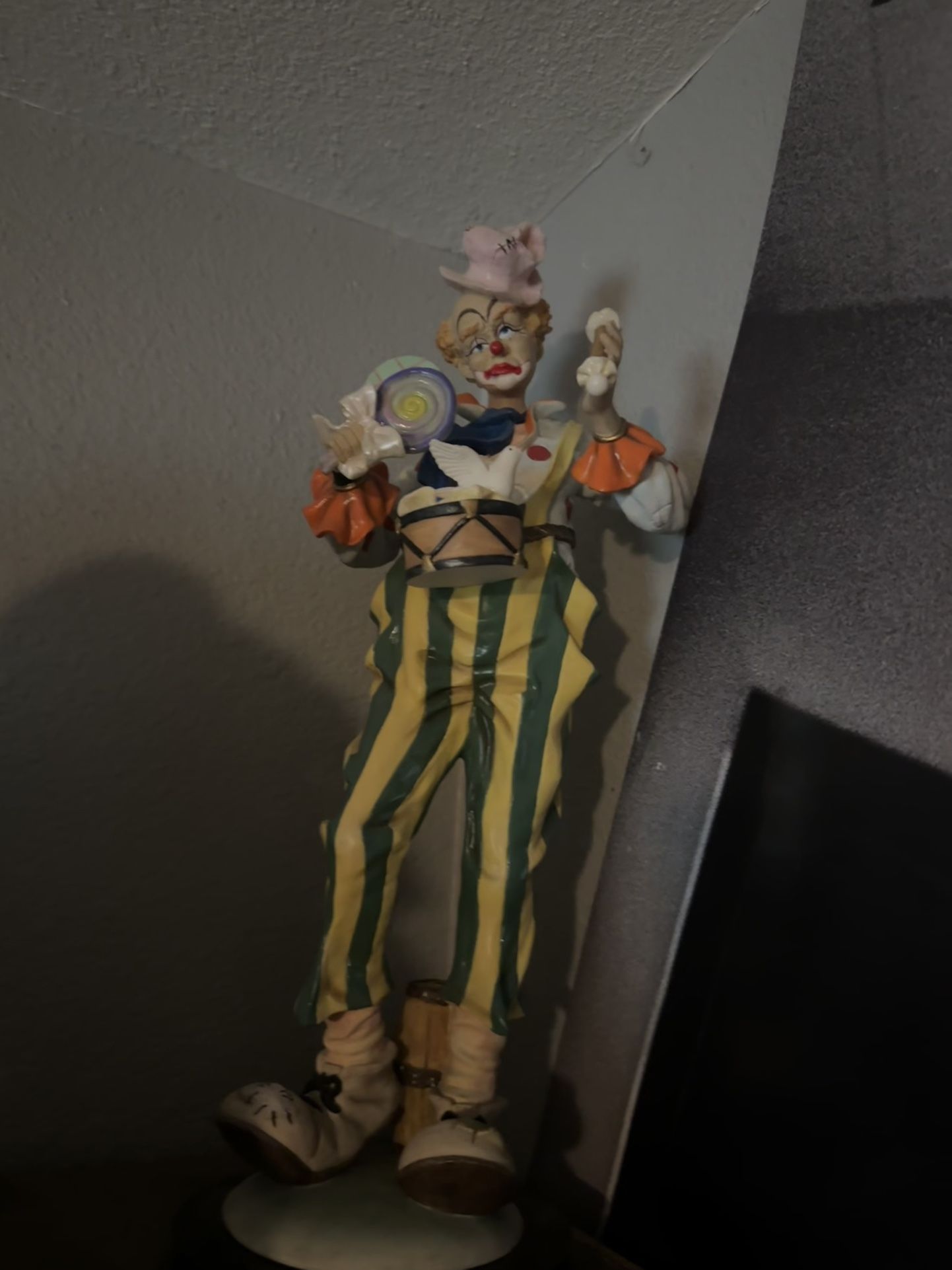 large leonardo collection clown figurine