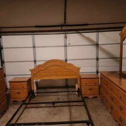 Bedroom Furniture Set 