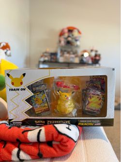 Pikachu Celebration VMax figure