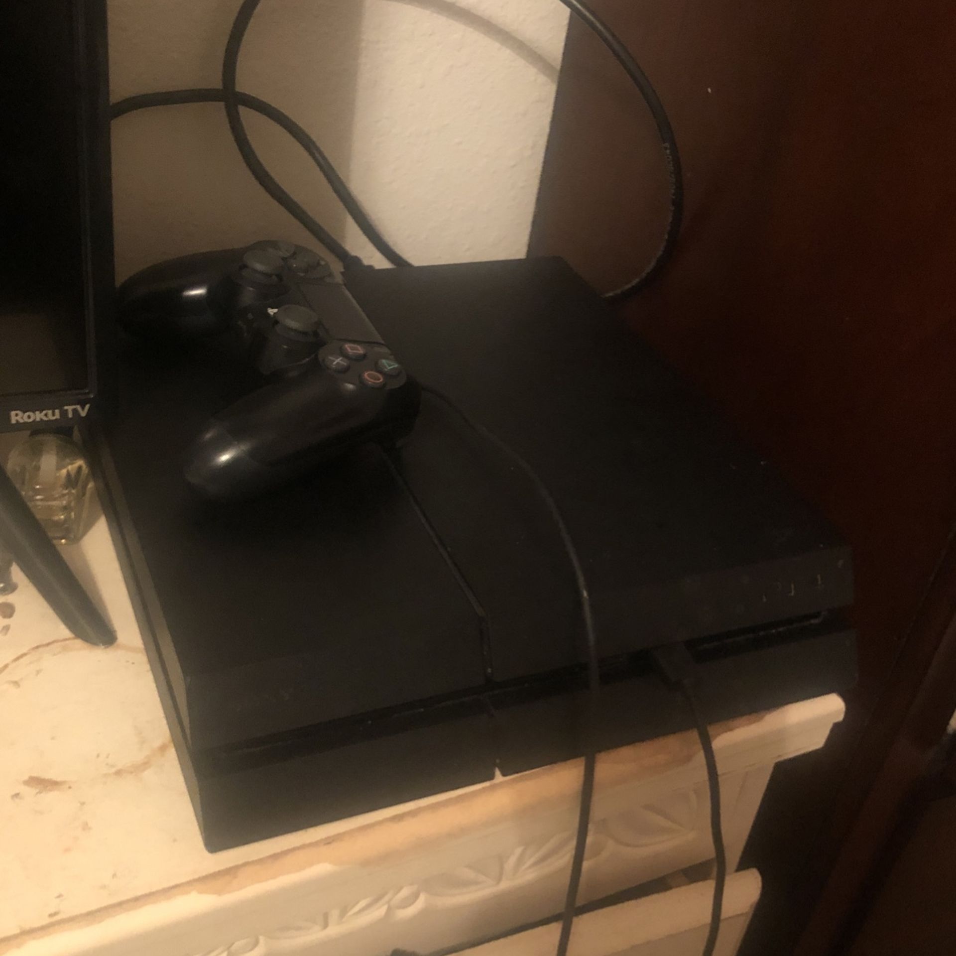 Ps4 With 2 Controllers And 3 Games