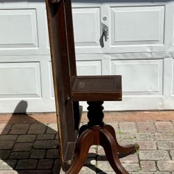 ⭕️ Antique Early 20th Century Tilt-Top Table – Solid Wood