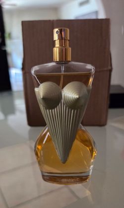 Jean Paul Gaultier divine perfume