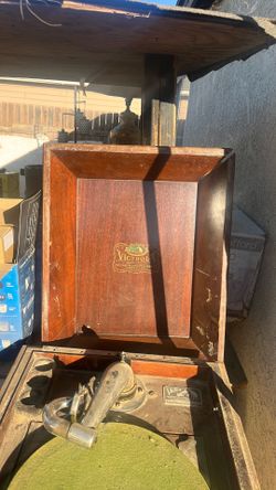 Victoria phonograph