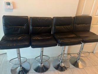Bar de esquina, sofá cama, base para tv, sillas de bar,juego de comedor de 6 sillas.