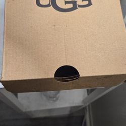 UGGS BRAND NEW